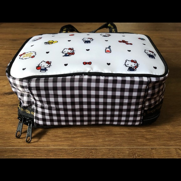 HELLO KITTY-NWT Cosmetics Bag - Picture 3 of 16